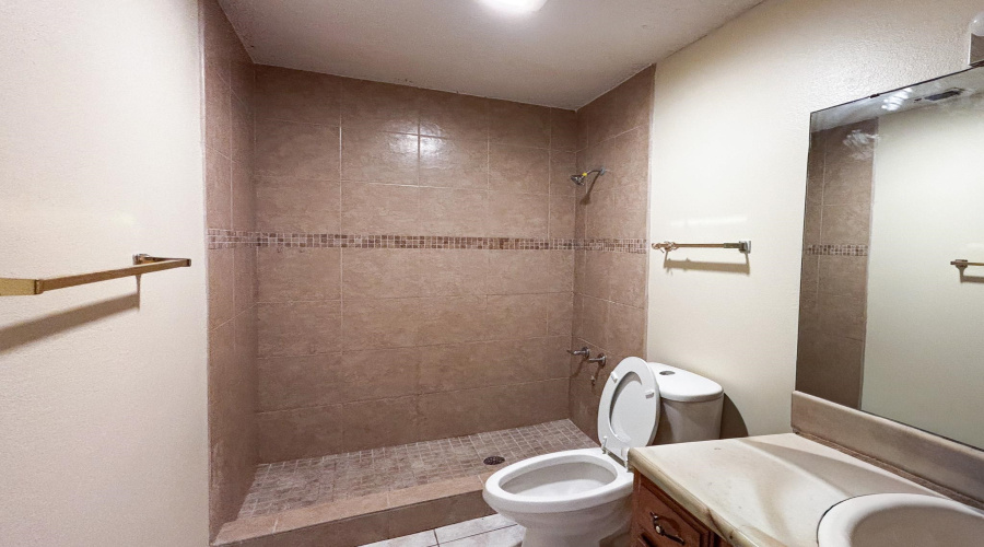 8708 Puerto Vallarta, Laredo, Texas 78045, 4 Bedrooms Bedrooms, 7 Rooms Rooms,2 BathroomsBathrooms,Residential,For Sale,8708 Puerto Vallarta,20260096