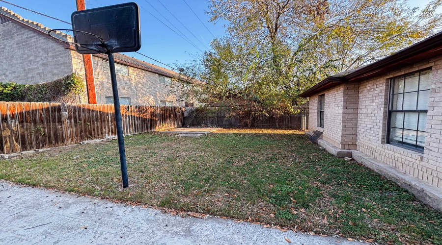 8708 Puerto Vallarta, Laredo, Texas 78045, 4 Bedrooms Bedrooms, 7 Rooms Rooms,2 BathroomsBathrooms,Residential,For Sale,8708 Puerto Vallarta,20260096