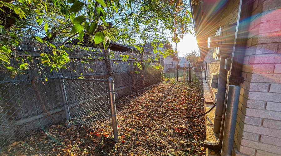 8708 Puerto Vallarta, Laredo, Texas 78045, 4 Bedrooms Bedrooms, 7 Rooms Rooms,2 BathroomsBathrooms,Residential,For Sale,8708 Puerto Vallarta,20260096