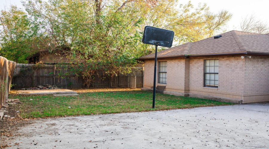 8708 Puerto Vallarta, Laredo, Texas 78045, 4 Bedrooms Bedrooms, 7 Rooms Rooms,2 BathroomsBathrooms,Residential,For Sale,8708 Puerto Vallarta,20260096