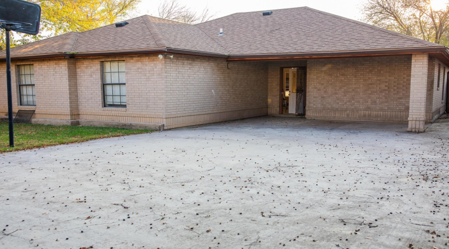 8708 Puerto Vallarta, Laredo, Texas 78045, 4 Bedrooms Bedrooms, 7 Rooms Rooms,2 BathroomsBathrooms,Residential,For Sale,8708 Puerto Vallarta,20260096