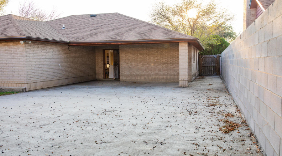 8708 Puerto Vallarta, Laredo, Texas 78045, 4 Bedrooms Bedrooms, 7 Rooms Rooms,2 BathroomsBathrooms,Residential,For Sale,8708 Puerto Vallarta,20260096