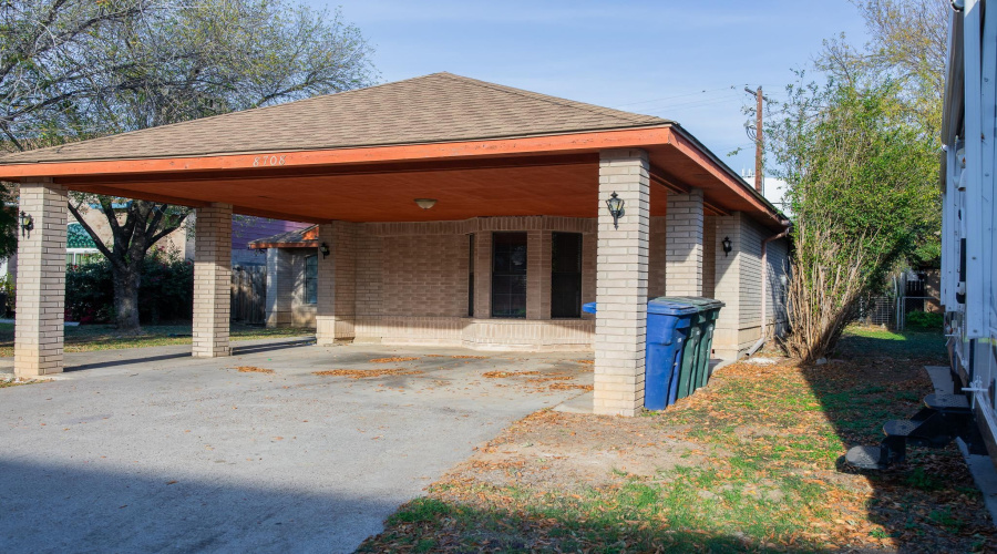 8708 Puerto Vallarta, Laredo, Texas 78045, 4 Bedrooms Bedrooms, 7 Rooms Rooms,2 BathroomsBathrooms,Residential,For Sale,8708 Puerto Vallarta,20260096