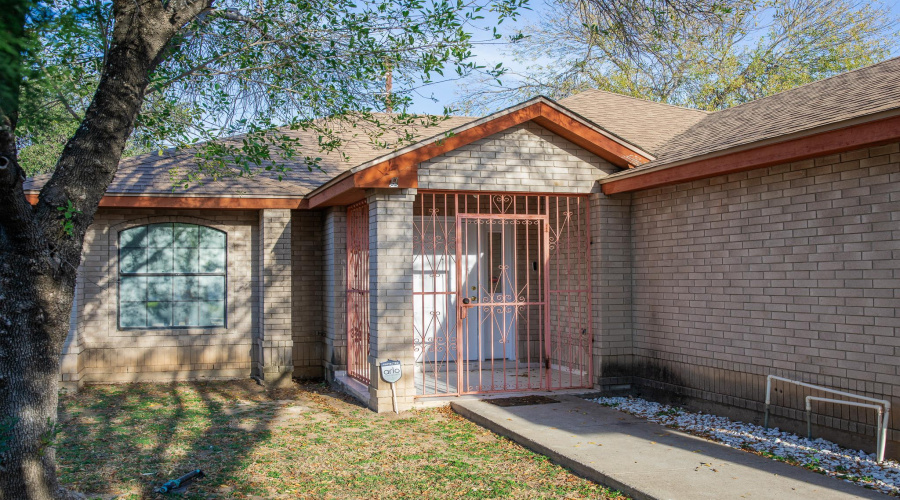 8708 Puerto Vallarta, Laredo, Texas 78045, 4 Bedrooms Bedrooms, 7 Rooms Rooms,2 BathroomsBathrooms,Residential,For Sale,8708 Puerto Vallarta,20260096