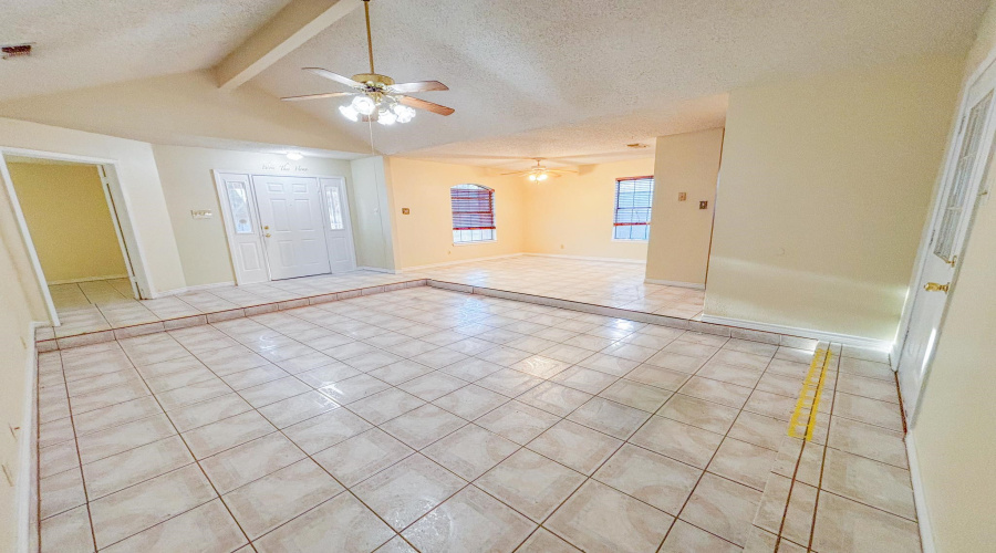 8708 Puerto Vallarta, Laredo, Texas 78045, 4 Bedrooms Bedrooms, 7 Rooms Rooms,2 BathroomsBathrooms,Residential,For Sale,8708 Puerto Vallarta,20260096