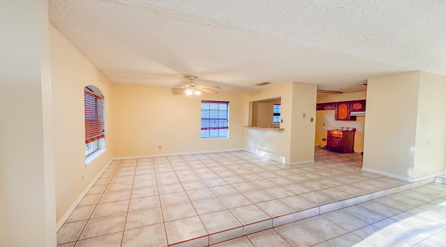 8708 Puerto Vallarta, Laredo, Texas 78045, 4 Bedrooms Bedrooms, 7 Rooms Rooms,2 BathroomsBathrooms,Residential,For Sale,8708 Puerto Vallarta,20260096