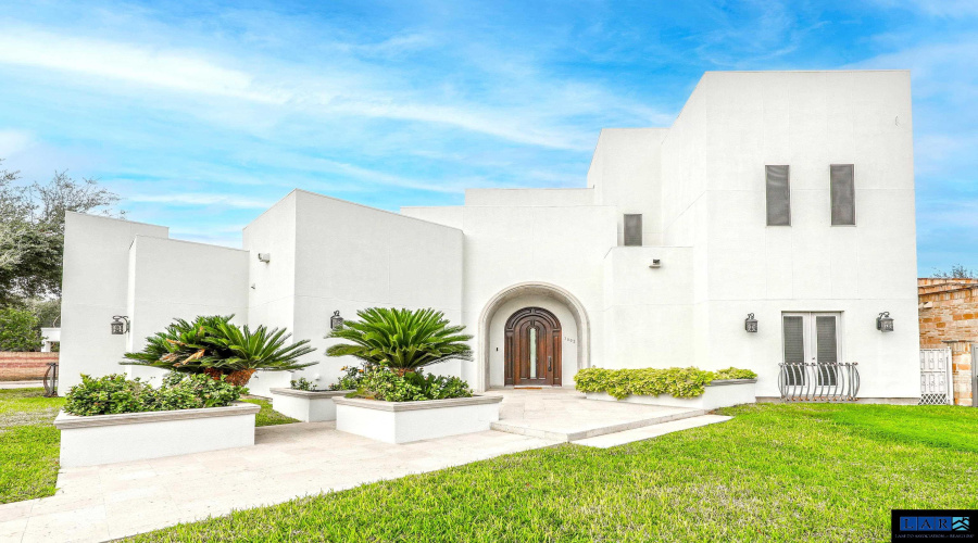 3002 Swift Dr, LAREDO, Texas 78041, 4 Bedrooms Bedrooms, 11 Rooms Rooms,5 BathroomsBathrooms,Residential,For Sale,3002 Swift Dr,20260103