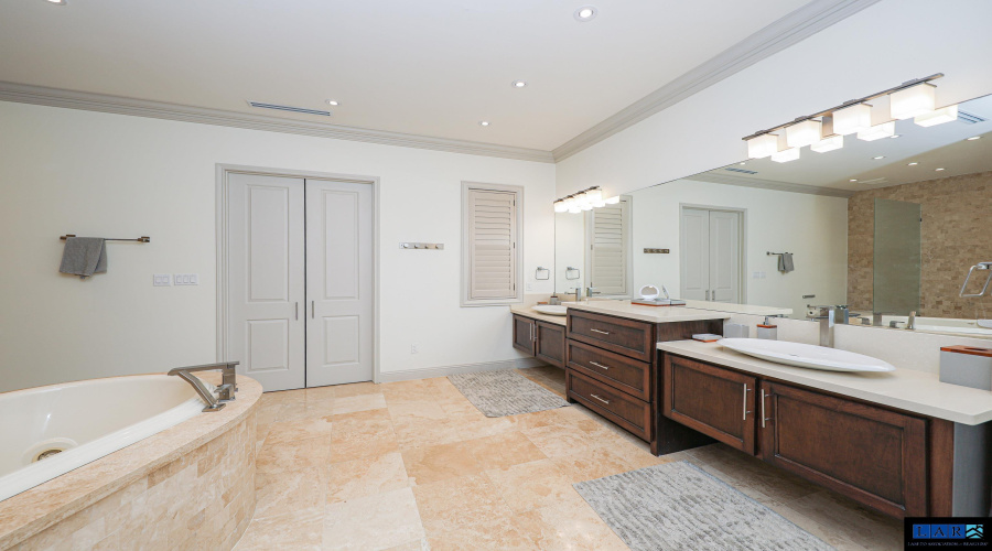 3002 Swift Dr, LAREDO, Texas 78041, 4 Bedrooms Bedrooms, 11 Rooms Rooms,5 BathroomsBathrooms,Residential,For Sale,3002 Swift Dr,20260103