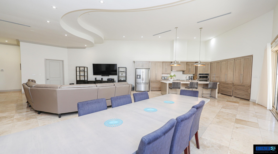 3002 Swift Dr, LAREDO, Texas 78041, 4 Bedrooms Bedrooms, 11 Rooms Rooms,5 BathroomsBathrooms,Residential,For Sale,3002 Swift Dr,20260103