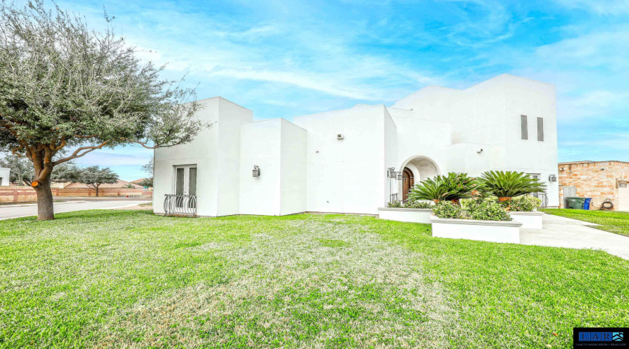 3002 Swift Dr, LAREDO, Texas 78041, 4 Bedrooms Bedrooms, 11 Rooms Rooms,5 BathroomsBathrooms,Residential,For Sale,3002 Swift Dr,20260103