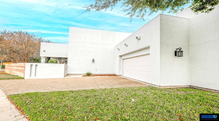 3002 Swift Dr, LAREDO, Texas 78041, 4 Bedrooms Bedrooms, 11 Rooms Rooms,5 BathroomsBathrooms,Residential,For Sale,3002 Swift Dr,20260103