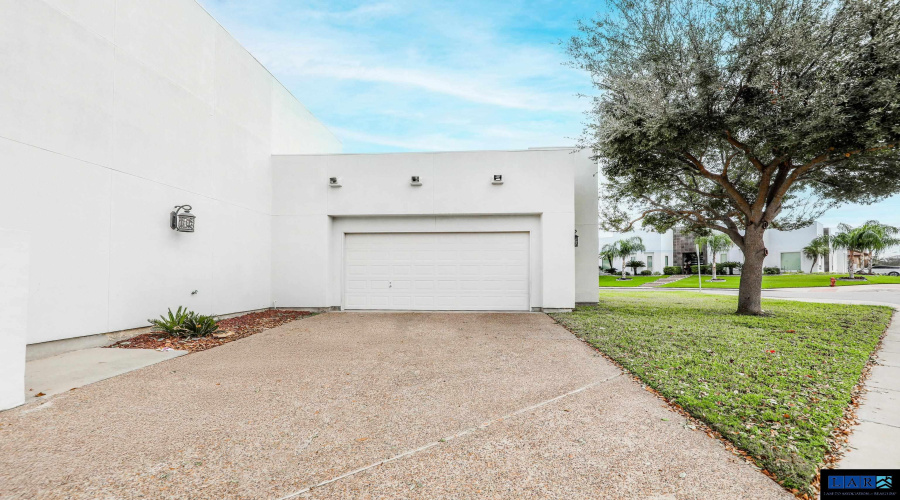 3002 Swift Dr, LAREDO, Texas 78041, 4 Bedrooms Bedrooms, 11 Rooms Rooms,5 BathroomsBathrooms,Residential,For Sale,3002 Swift Dr,20260103