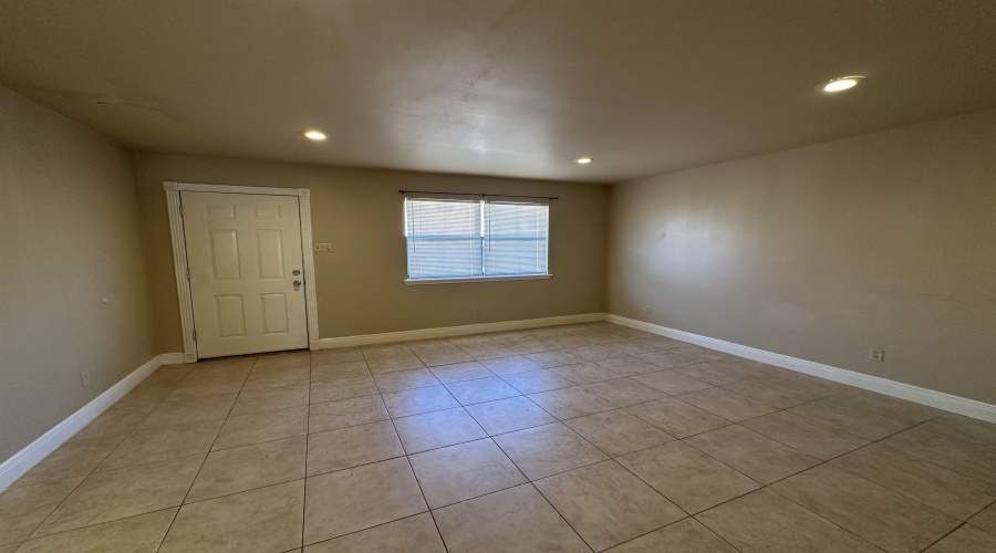 8915 McPherson Rd, Laredo, Texas 78045, 2 Bedrooms Bedrooms, 5 Rooms Rooms,2 BathroomsBathrooms,Residential,For Rent,8915 McPherson Rd,20260106