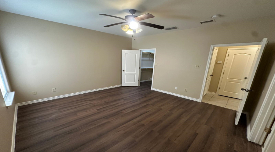 9809 Sterling Lp, LAREDO, Texas 78045, 2 Bedrooms Bedrooms, 5 Rooms Rooms,2 BathroomsBathrooms,Residential,For Sale,9809 Sterling Lp,20260107