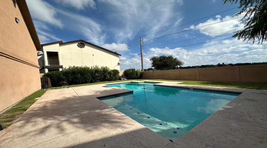 9809 Sterling Lp, LAREDO, Texas 78045, 2 Bedrooms Bedrooms, 5 Rooms Rooms,2 BathroomsBathrooms,Residential,For Sale,9809 Sterling Lp,20260107