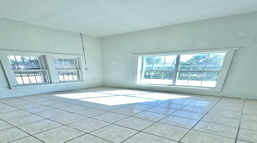 1415 Davis Ave, Laredo, Texas 78040-6847, 2 Bedrooms Bedrooms, 6 Rooms Rooms,2 BathroomsBathrooms,Residential,For Sale,1415 Davis Ave,20260111