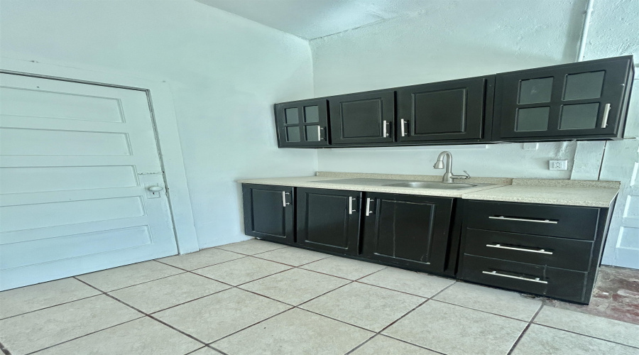 1415 Davis Ave, Laredo, Texas 78040-6847, 2 Bedrooms Bedrooms, 6 Rooms Rooms,2 BathroomsBathrooms,Residential,For Sale,1415 Davis Ave,20260111