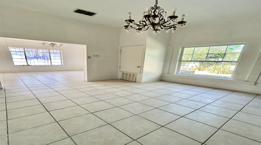 1415 Davis Ave, Laredo, Texas 78040-6847, 2 Bedrooms Bedrooms, 6 Rooms Rooms,2 BathroomsBathrooms,Residential,For Sale,1415 Davis Ave,20260111