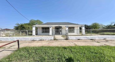 1415 Davis Ave, Laredo, Texas 78040-6847, 2 Bedrooms Bedrooms, 6 Rooms Rooms,2 BathroomsBathrooms,Residential,For Sale,1415 Davis Ave,20260111