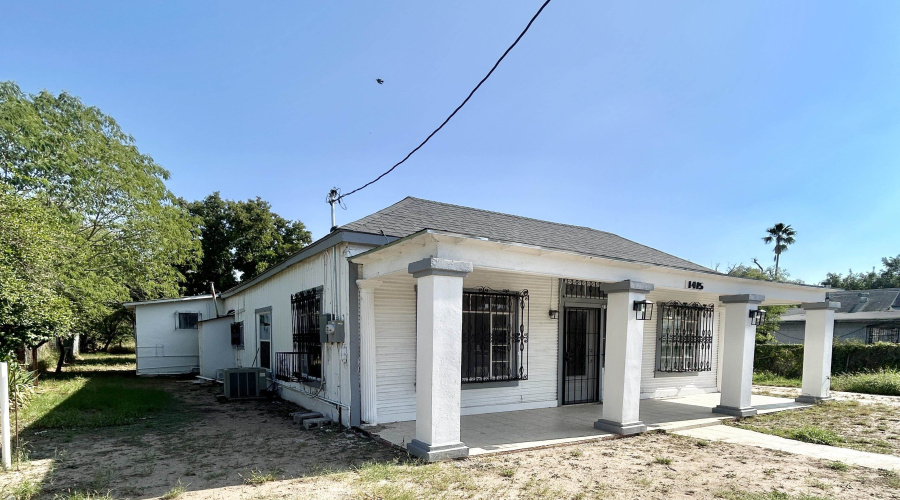 1415 Davis Ave, Laredo, Texas 78040-6847, 2 Bedrooms Bedrooms, 6 Rooms Rooms,2 BathroomsBathrooms,Residential,For Sale,1415 Davis Ave,20260111