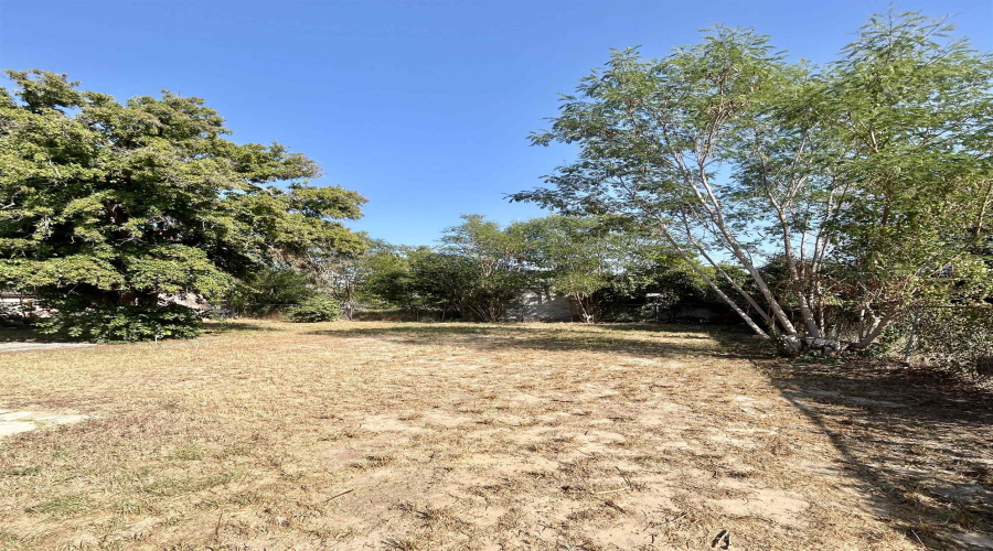 1415 Davis Ave, Laredo, Texas 78040-6847, 2 Bedrooms Bedrooms, 6 Rooms Rooms,2 BathroomsBathrooms,Residential,For Sale,1415 Davis Ave,20260111