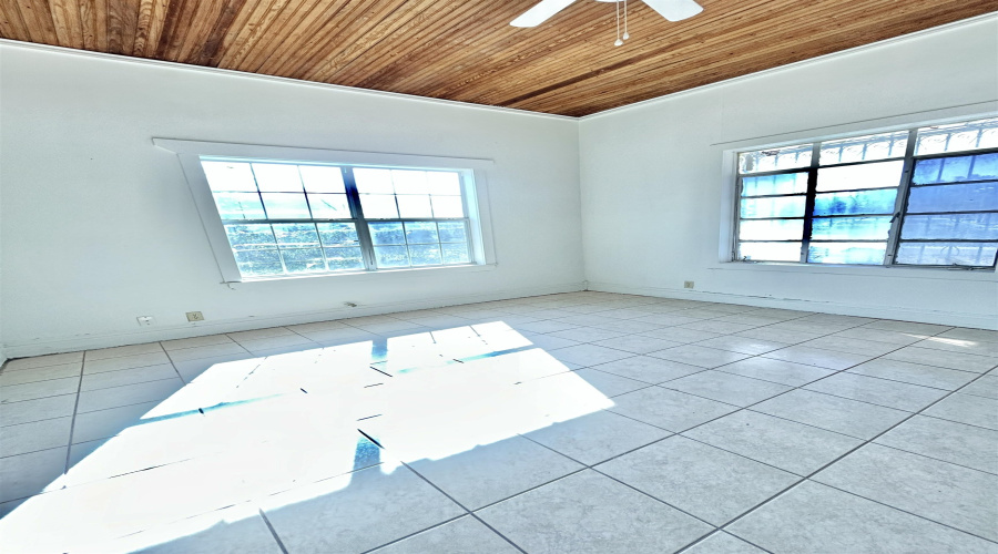 1415 Davis Ave, Laredo, Texas 78040-6847, 2 Bedrooms Bedrooms, 6 Rooms Rooms,2 BathroomsBathrooms,Residential,For Sale,1415 Davis Ave,20260111