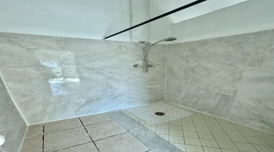 1415 Davis Ave, Laredo, Texas 78040-6847, 2 Bedrooms Bedrooms, 6 Rooms Rooms,2 BathroomsBathrooms,Residential,For Sale,1415 Davis Ave,20260111