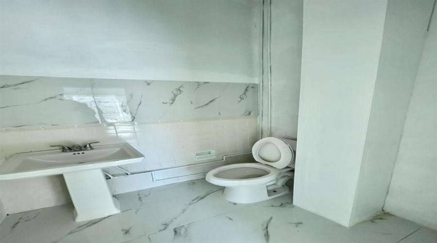 1415 Davis Ave, Laredo, Texas 78040-6847, 2 Bedrooms Bedrooms, 6 Rooms Rooms,2 BathroomsBathrooms,Residential,For Sale,1415 Davis Ave,20260111