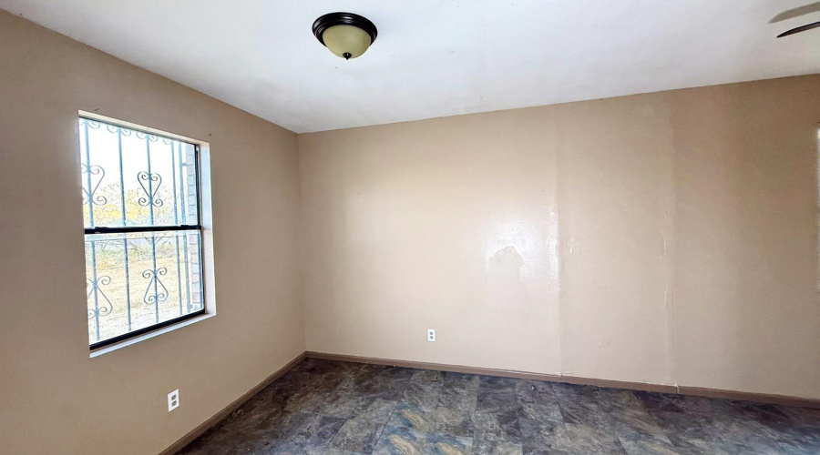 1001 N Lost Creek Lp, Laredo, Texas 78046, 3 Bedrooms Bedrooms, 7 Rooms Rooms,1 BathroomBathrooms,Residential,For Sale,1001 N Lost Creek Lp,20260112