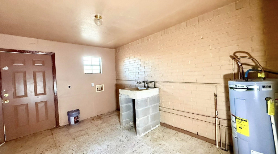 1001 N Lost Creek Lp, Laredo, Texas 78046, 3 Bedrooms Bedrooms, 7 Rooms Rooms,1 BathroomBathrooms,Residential,For Sale,1001 N Lost Creek Lp,20260112