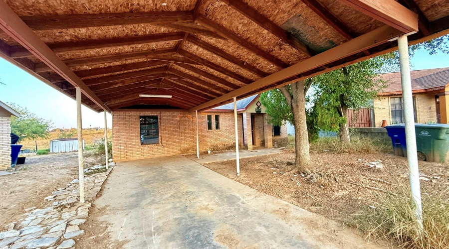 1001 N Lost Creek Lp, Laredo, Texas 78046, 3 Bedrooms Bedrooms, 7 Rooms Rooms,1 BathroomBathrooms,Residential,For Sale,1001 N Lost Creek Lp,20260112