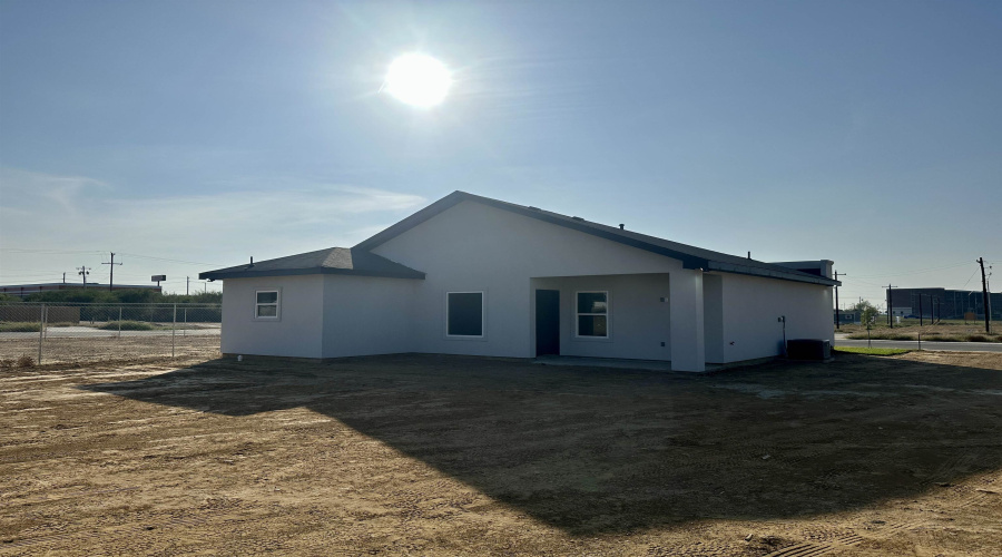 5014 Luna Grande Lp., Laredo, Texas 78046, 3 Bedrooms Bedrooms, 6 Rooms Rooms,2 BathroomsBathrooms,Residential,For Sale,5014 Luna Grande Lp.,20260113