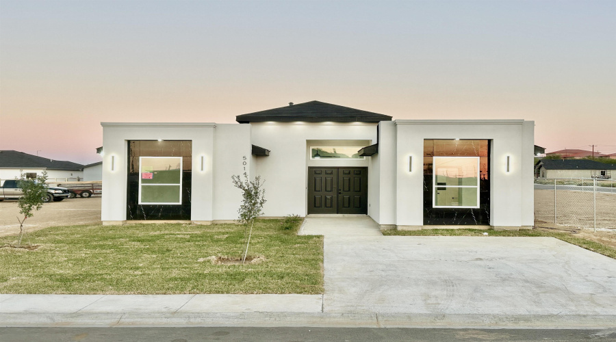 5014 Luna Grande Lp., Laredo, Texas 78046, 3 Bedrooms Bedrooms, 6 Rooms Rooms,2 BathroomsBathrooms,Residential,For Sale,5014 Luna Grande Lp.,20260113