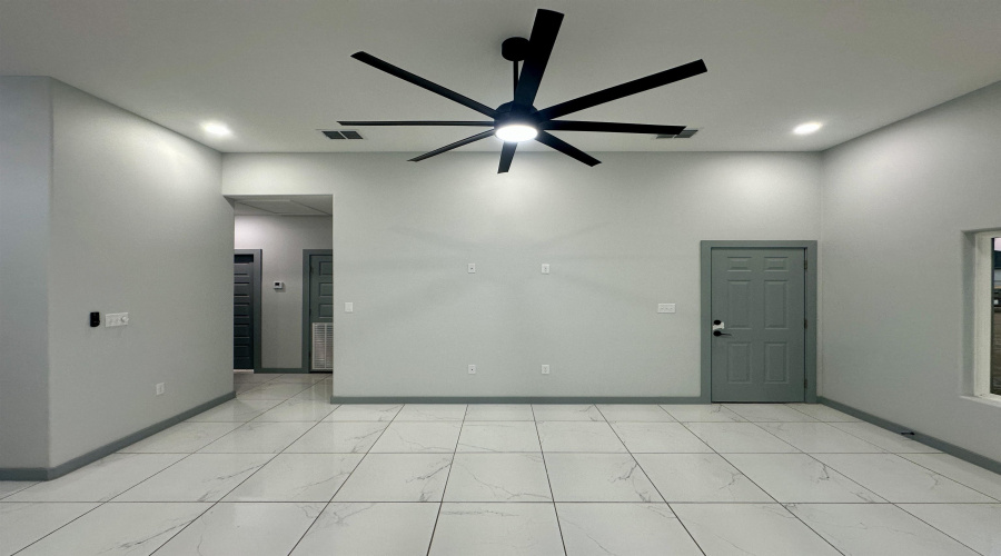 5014 Luna Grande Lp., Laredo, Texas 78046, 3 Bedrooms Bedrooms, 6 Rooms Rooms,2 BathroomsBathrooms,Residential,For Sale,5014 Luna Grande Lp.,20260113