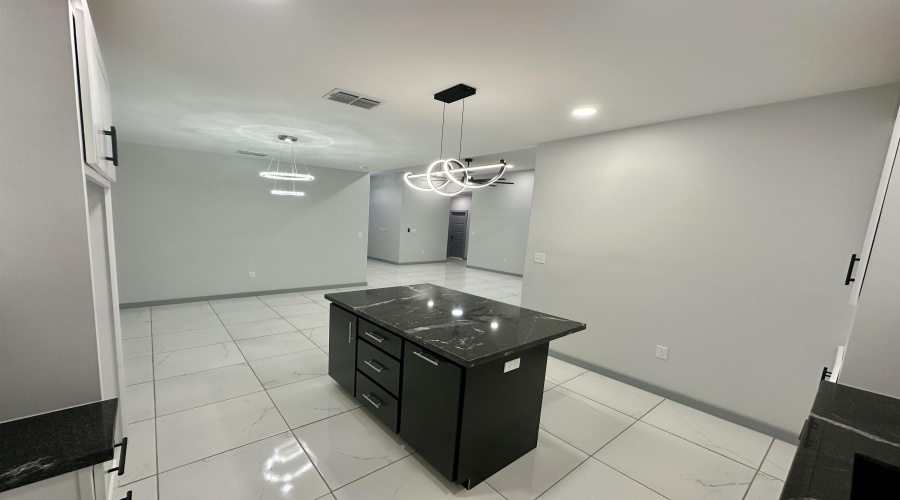 5014 Luna Grande Lp., Laredo, Texas 78046, 3 Bedrooms Bedrooms, 6 Rooms Rooms,2 BathroomsBathrooms,Residential,For Sale,5014 Luna Grande Lp.,20260113