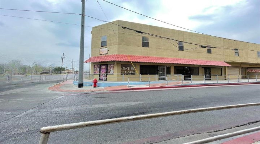 1420 Zaragoza St, Laredo, Texas 78040, 1 Room Rooms,4 BathroomsBathrooms,Commercial retail/office,For Sale,1420 Zaragoza St,20260116