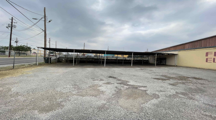 1420 Zaragoza St, Laredo, Texas 78040, 1 Room Rooms,4 BathroomsBathrooms,Commercial retail/office,For Sale,1420 Zaragoza St,20260116