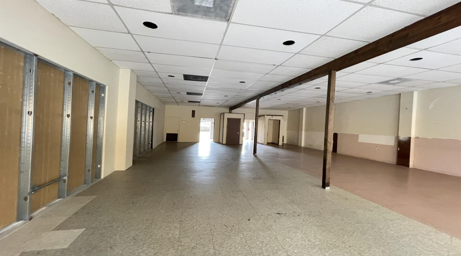 1420 Zaragoza St, Laredo, Texas 78040, 1 Room Rooms,4 BathroomsBathrooms,Commercial retail/office,For Sale,1420 Zaragoza St,20260116