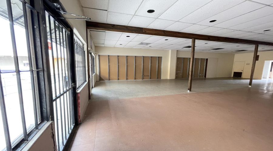 1420 Zaragoza St, Laredo, Texas 78040, 1 Room Rooms,4 BathroomsBathrooms,Commercial retail/office,For Sale,1420 Zaragoza St,20260116