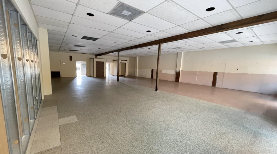 1420 Zaragoza St, Laredo, Texas 78040, 1 Room Rooms,4 BathroomsBathrooms,Commercial retail/office,For Sale,1420 Zaragoza St,20260116