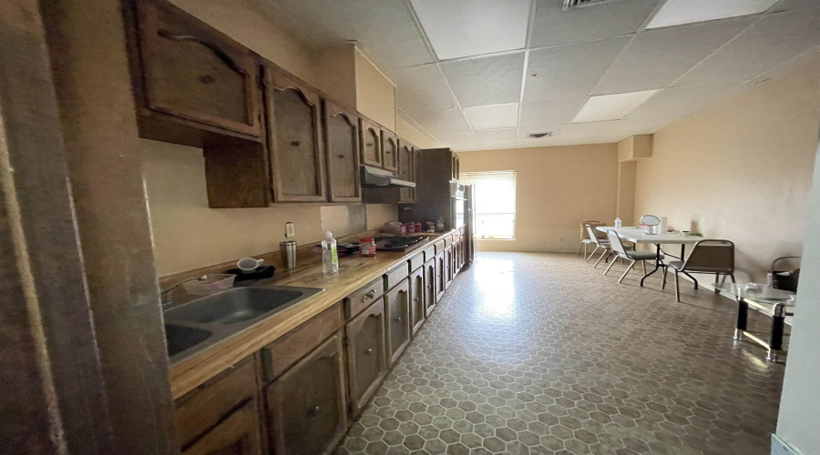 202 Salinas Ave, Laredo, Texas 78040-9999, 1 Room Rooms,4 BathroomsBathrooms,Commercial retail/office,For Sale,202 Salinas Ave,20260117