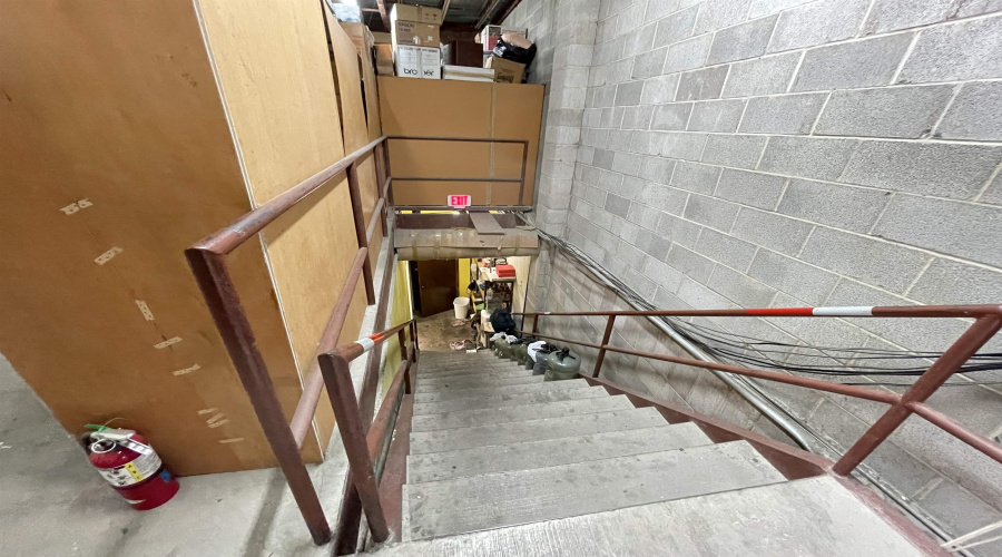 202 Salinas Ave, Laredo, Texas 78040-9999, 1 Room Rooms,4 BathroomsBathrooms,Commercial retail/office,For Sale,202 Salinas Ave,20260117