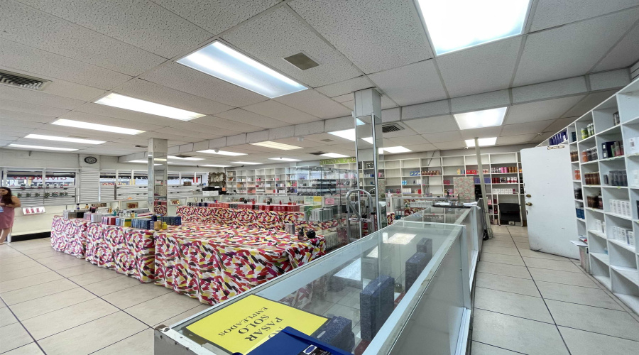 202 Salinas Ave, Laredo, Texas 78040-9999, 1 Room Rooms,4 BathroomsBathrooms,Commercial retail/office,For Sale,202 Salinas Ave,20260117