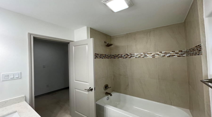 121 Valladolid Ave, Laredo, Texas 78046, 3 Bedrooms Bedrooms, 5 Rooms Rooms,2 BathroomsBathrooms,Residential,For Sale,121 Valladolid Ave,20260115