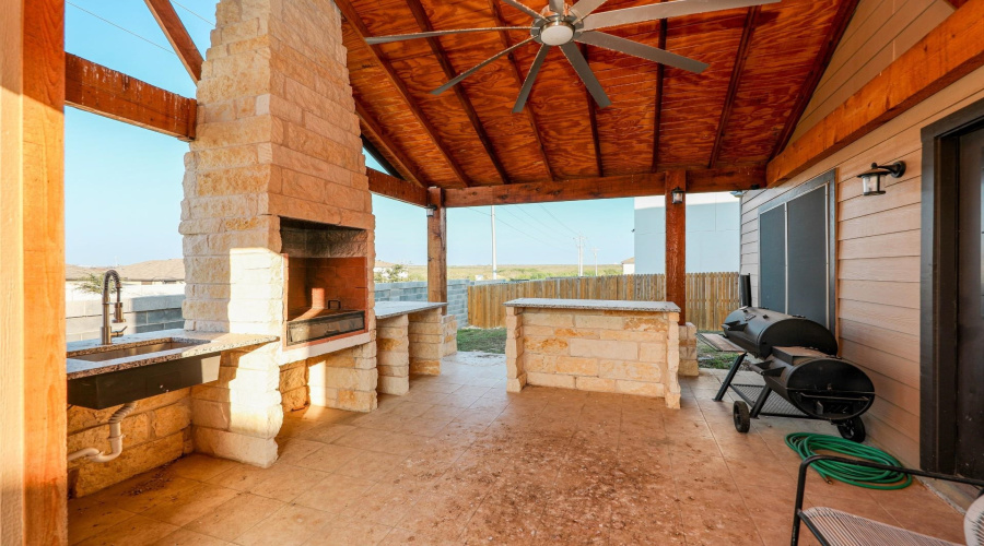 5618 Lone Star Loop, Laredo, Texas 78046, 3 Bedrooms Bedrooms, 6 Rooms Rooms,2 BathroomsBathrooms,Residential,For Sale,5618 Lone Star Loop,20260123