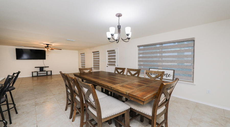 5618 Lone Star Loop, Laredo, Texas 78046, 3 Bedrooms Bedrooms, 6 Rooms Rooms,2 BathroomsBathrooms,Residential,For Sale,5618 Lone Star Loop,20260123