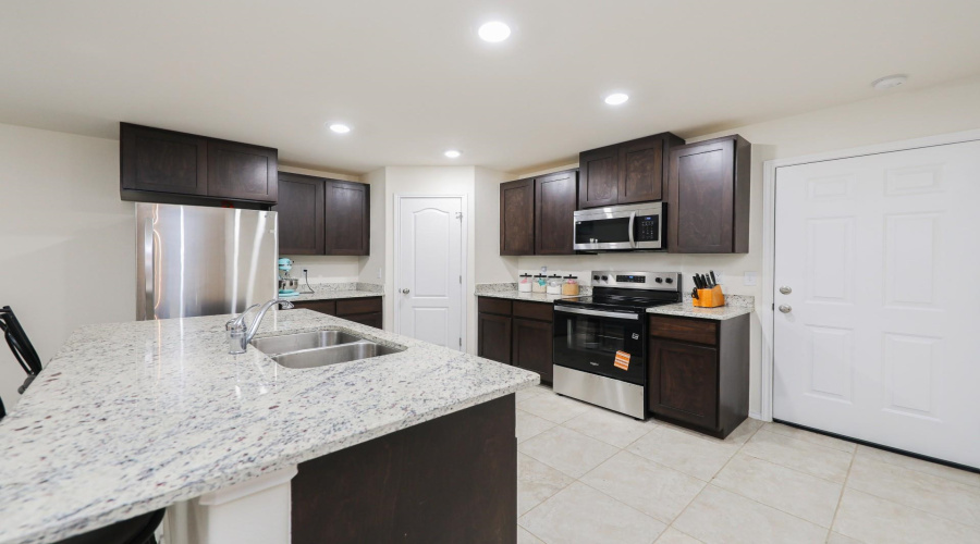 5618 Lone Star Loop, Laredo, Texas 78046, 3 Bedrooms Bedrooms, 6 Rooms Rooms,2 BathroomsBathrooms,Residential,For Sale,5618 Lone Star Loop,20260123