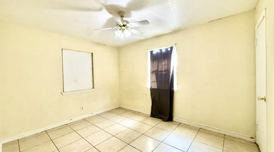 4011 Lexington Ave, Laredo, Texas 78041, 4 Bedrooms Bedrooms, 6 Rooms Rooms,1 BathroomBathrooms,Residential,For Sale,4011 Lexington Ave,20260126