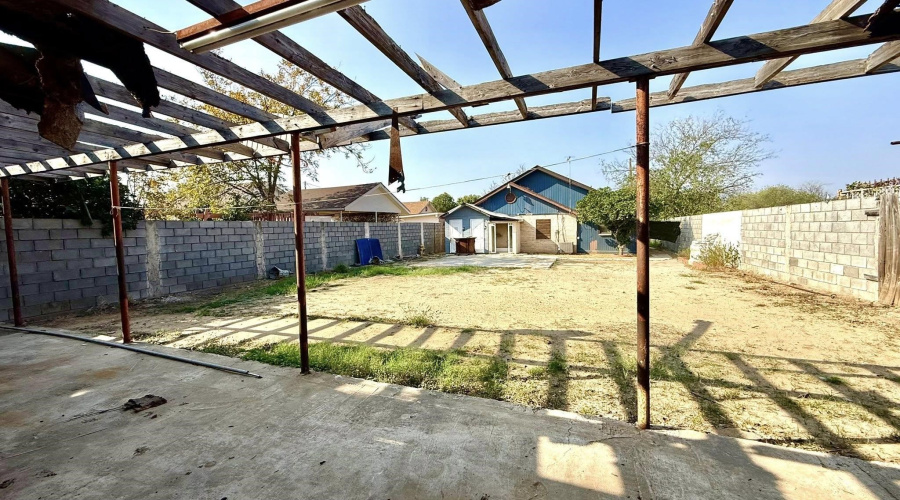 4011 Lexington Ave, Laredo, Texas 78041, 4 Bedrooms Bedrooms, 6 Rooms Rooms,1 BathroomBathrooms,Residential,For Sale,4011 Lexington Ave,20260126