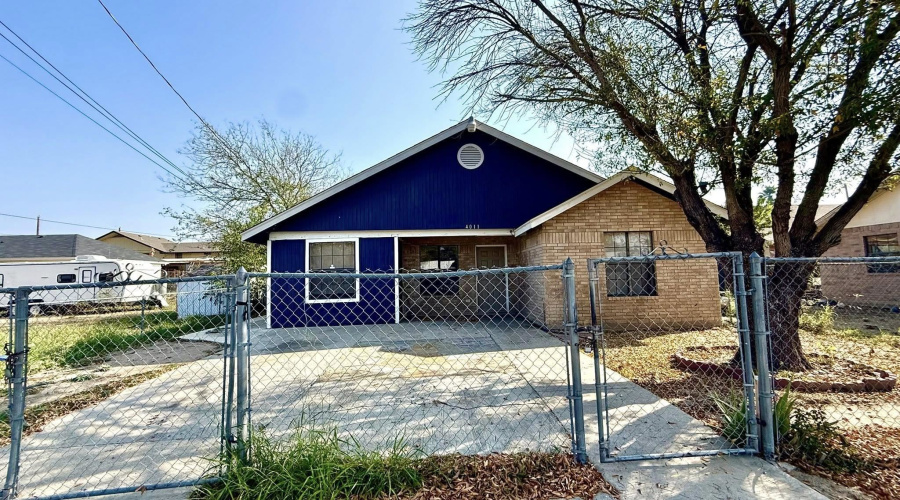 4011 Lexington Ave, Laredo, Texas 78041, 4 Bedrooms Bedrooms, 6 Rooms Rooms,1 BathroomBathrooms,Residential,For Sale,4011 Lexington Ave,20260126